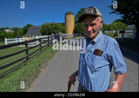 VEREINIGTE STAATEN - 06-29-21: Der 94-jährige Landwirt Russell Brown aus Waterford während eines Interviews über seine Tage bei der Landwirtschaft im Loudoun County. Foto von Douglas Stockfoto