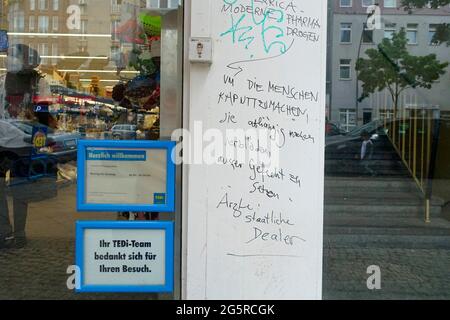 Handgeschriebener Protest über Lyrica in Berlin Stockfoto