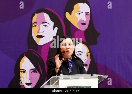 Mexiko-Stadt, Mexiko. Juni 2021. MEXIKO-STADT, MEXIKO, 28. JUNI: Laura Rojas, Bundesabgeordnete der Nationalen Aktionspartei Mexikos, spricht während der Konferenz über die Initiative „Rebellen mit einer Sache, Macht transformieren“, mit dem Ziel, eine gerechte, gerechte und egalitäre Gesellschaft aufzubauen, Deren Prämisse ist es, Frauen und Mädchen am 28. Juni 2021 in Mexiko-Stadt, Mexiko, ein Leben ohne Gewalt zu garantieren. (Foto von Eyepix/Sipa USA) Quelle: SIPA USA/Alamy Live News Stockfoto