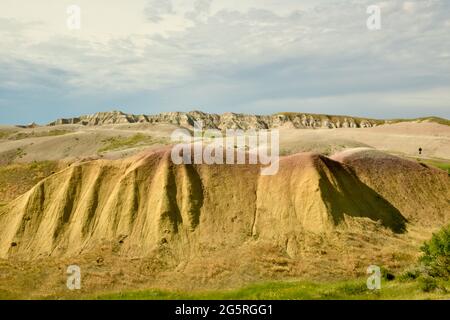 Gelbe Mounds im Badlands National Park, mit erodierten Buttes, Grasland und Pinnacles in South Dakota, USA Stockfoto