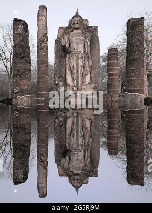 Südostasien, Thailand, Sukhothai Historical Park, Wat Sapham Him, Buddha Statue (m) Stockfoto