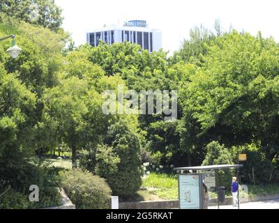 Lissabon, Lissabon Portugal. Juni 2021. (INT) Touristenbewegung um die U-Bahnstation Sao Sebastiao in Lissabon. 29. Juni 2021, Lissabon, Portugal: Bewegung der Touristen um die U-Bahnstation Sao Sebastiao in Lissabon, wo die blauen und roten Linien miteinander verbinden, am Dienstag (29). Die Region ist gut besucht, da es ein großes Einkaufszentrum, gute Restaurants und Parks gibt. Quelle: Edson de Souza/TheNews2 Quelle: Edson De Souza/TheNEWS2/ZUMA Wire/Alamy Live News Stockfoto