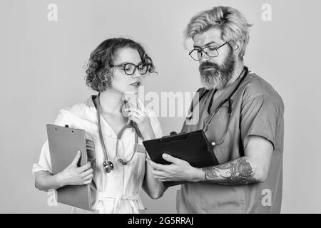 Veterinär. Ärztegruppe. Erfolgreiche Kollegen. VET-Klinik. Ärzteteam. Medizinisches Personal. Medizinische Ausbildung. Evidenzbasierte Medizin. Team von Stockfoto