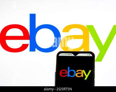 Ukraine. Juni 2021. In dieser Abbildung ist ein Logo von eBay Inc. Zu sehen, das auf einem Smartphone angezeigt wird. (Foto von Igor Golovniov/SOPA Images/Sipa USA) Quelle: SIPA USA/Alamy Live News Stockfoto