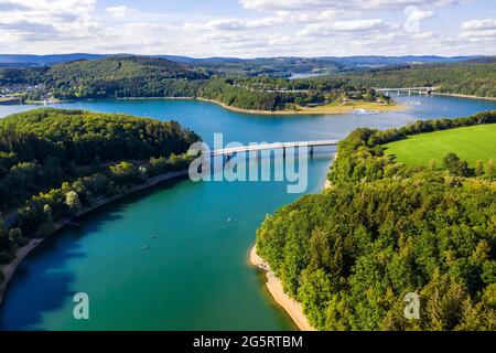 Der größte See im sauerland in deutschland im Sommer Stockfoto