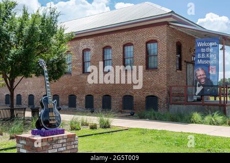 BB King Museum und Delta Interpretive Center und restauriertes Baumwoll-Gin-Gebäude, in dem BB King in den 1940er Jahren arbeitete, Indianola, Mississippi, USA. Stockfoto