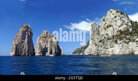 Felsen im Meer Stockfoto