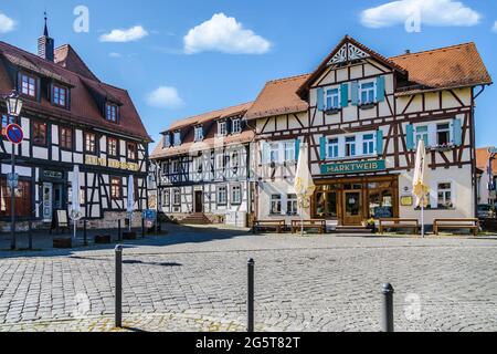 OBERURSEL, DEUTSCHLAND 2021-04-27: Marktplatz in Oberursel. Oberursel (Taunus), früher auch Oberorschel geschrieben, mit 46,678 Einwohnern. Oberu Stockfoto