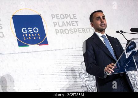 (210629) -- MDERA (ITALIEN), 29. Juni 2021 (Xinhua) -- der italienische Außenminister Luigi Di Maio spricht während einer Pressekonferenz am 29. Juni 2021 in Mdera, Italien. Die Außen- und Entwicklungsminister der 20 größten Volkswirtschaften der Welt riefen am Dienstag die gesamte internationale Gemeinschaft dazu auf, inklusiv-widerstandsfähige Nahrungsketten aufzubauen, um eine angemessene Ernährung für alle zu gewährleisten, im Einklang mit dem für 2030 gesetzten Ziel „Null Hunger“. (Angelo Carconi/ANSA/Handout via Xinhua) Stockfoto