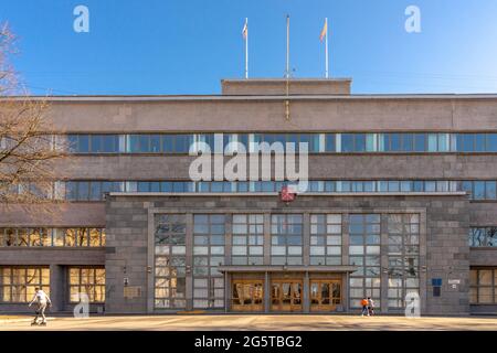 Front und Eingang zum Haus der Sowjets des Bezirks Narvsly, Architekt Trotsky, 1930-1935, konstruktivistischer Stil, St. Petersburg, Russland Stockfoto