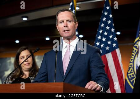 Washington, Usa. Juni 2021. Der US-Repräsentant Rodney Davis (R-IL) spricht auf einer Pressekonferenz der republikanischen Führung des Repräsentantenhauses. Kredit: SOPA Images Limited/Alamy Live Nachrichten Stockfoto