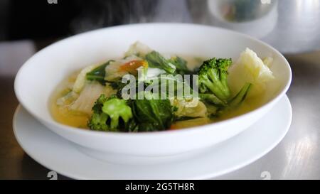 Gemüsesuppe cap Cay in Schüssel. Traditionelle asiatische Suppe cap Cay Stockfoto