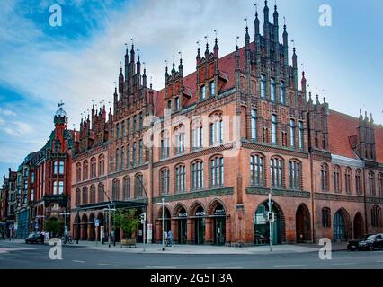 HANNOVER, DEUTSCHLAND. 19. JUNI 2021. Altes Rathaus und Marktkirche in der Altstadt Stockfoto