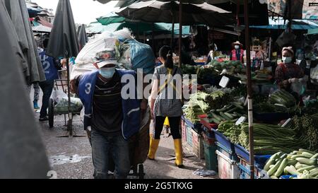 Klong Toey Market Wet Market Bangkok Thailand größter Lebensmittelverteiler in Südostasien Stockfoto