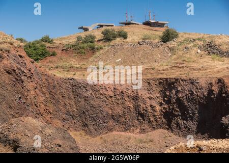 Golan Heights, Israel. Eine verlassene Militärfestung in der Nähe eines Freiluftbruchs auf dem 120 km langen Golan Trail. Stockfoto