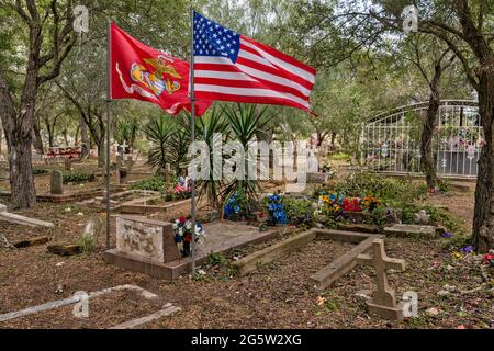 Grab des Veteranen des US-Marine Corps, Lances-Korporal Ramon Estrada, auf dem historischen Friedhof in San Benito, Rio Grande Valley, Texas, USA Stockfoto