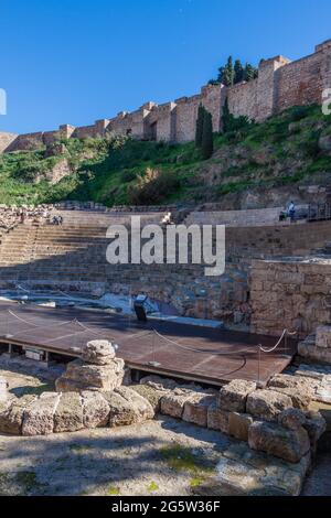 MALAGA, SPANIEN - 25. JUN 2015: Ruine des römischen Amphitheaters in Malaga, Spanien Stockfoto