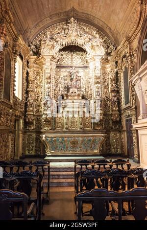 RIO DE JANEIRO, BRASILIEN - 28. JANUAR 2015: Inerior einer Kapelle im Kloster Santo Antonio in Rio de Janeiro. Stockfoto