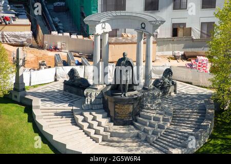 Moskau, Russland - 10. Mai 2021: Denkmal für den russischen Kaiser Alexander II, eröffnet 2005 in Moskau im Park zwischen der Volkhonka-Straße, Wsekhsvyat Stockfoto