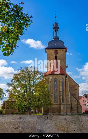 Kapelle und Kirche von Regiswindi aus dem Hof des heutigen Rathauses Grafenburg in Lauffen am Neckar, Baden-Württemberg, Deutschland. Stockfoto
