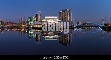 Panoramablick auf das Lowry in Salford Quays, Manchester, Großbritannien Stockfoto