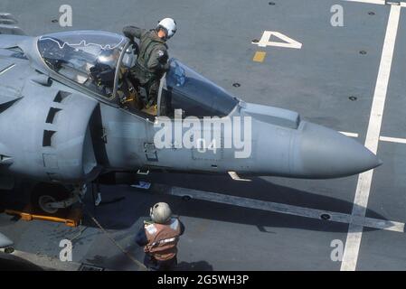 Italienische Marine, Garibaldi-Flugzeugträger, vertikaler Start AV-8B 'Harrier' - Marina Militare italiana, Portaerei Garibaldi, aerei a decollo verticale AV-8B 'Harrier' Stockfoto