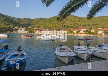 Kroatien - die Atmosphäre am Abend im kleinen Hafen von Zuliana Dorf - Halbinsel Peljesac. Stockfoto