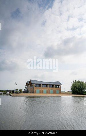 The Ely Boathouse, Cambridge University Boat House, Fore Mill Wash, Queen Adelaide Way, Ely, Cambridgeshire, VEREINIGTES KÖNIGREICH, Stockfoto