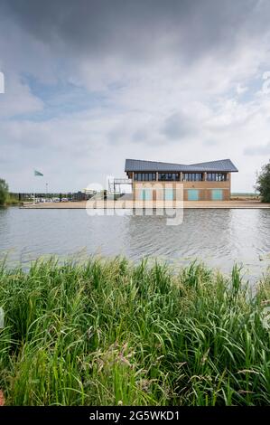 The Ely Boathouse, Cambridge University Boat House, Fore Mill Wash, Queen Adelaide Way, Ely, Cambridgeshire, VEREINIGTES KÖNIGREICH, Stockfoto