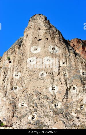 TÜRKEI. KAPPADOKIEN. SOGANLI. DOVCOTS IM TAL VON SOGANLI. Stockfoto