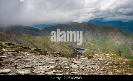 Blick über die Coniston Fells vom Gipfel des Old man of Coniston im englischen Lake District Stockfoto