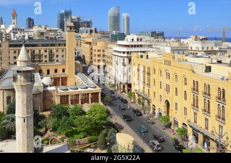 LIBANON. BEIRUT. MINET EL-HOSN. DAS GESAMTE HISTORISCHE ZENTRUM VON BEIRUT (HIER WEYGAND STRASSE) WIRD MIT DER GEBÄUDEGRUPPE SOL UMGEBAUT Stockfoto