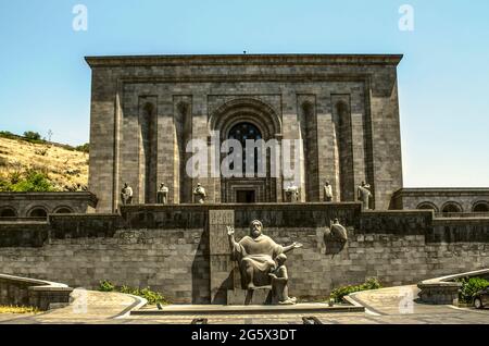 Das Matenadaran-Gebäude ist das größte Archiv von Manuskripten, die nach Mesrop Mashtots in der Stadt Jerewan benannt sind Stockfoto