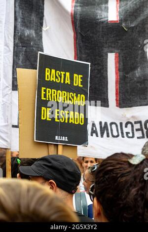 Schilder während des Akts auf der Plaza de Mayo zum Jahrestag der Diktatur der Militarre in Argentinien Stockfoto