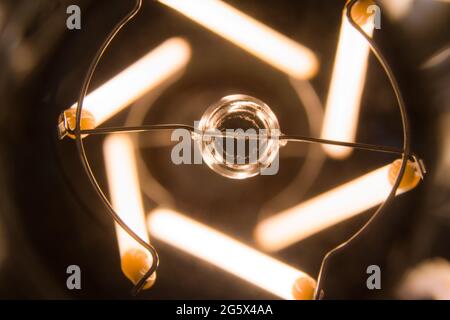 Makro-Nahaufnahme einer LED-Lampe. Stockfoto