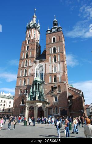 Marienbasilika und Marktplatz, Krakau, Polen Stockfoto