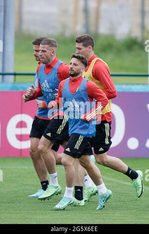 Der belgische Toby Alderweireld und der belgische Dries Mertens, die während einer Trainingseinheit der belgischen Fußballnationalmannschaft Red Devils in Tubize Stockfoto