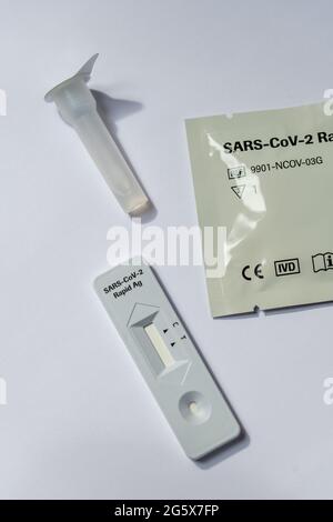 SARS Cov 2 Rapid Antigen Test Nasenset. Selbsttest. Test zu Hause. Corona, Covid 19 Stockfoto