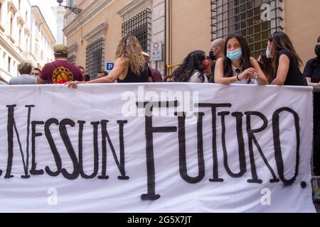 Rom, Italien. Juni 2021. Sit-in organisiert von Mitarbeitern verschiedener staatlicher Museen und archäologischer Gebiete in Italien, vor dem Hauptquartier des Kulturministeriums in Rom (Foto: Matteo Nardone/Pacific Press/Sipa USA) Quelle: SIPA USA/Alamy Live News Stockfoto