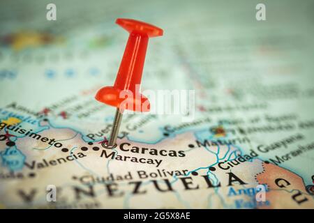 Lage Caracas und Maracay Stadt in Venezuela, roter Stecknadel auf der Reisekarte, Markierung und Nahaufnahme der Punkte, Tourismus und Reisekonzept, Südamerika Stockfoto