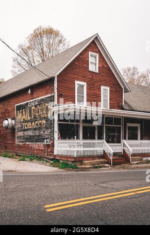 Haus mit Posttasche Tabakschild, in New Jersey Stockfoto