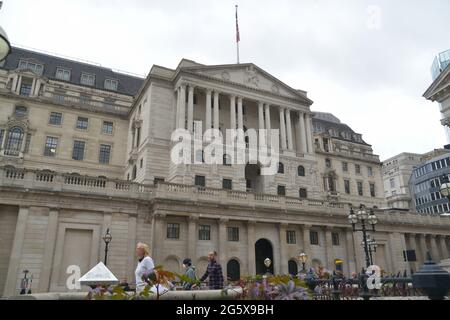 London, Großbritannien. 30. Juni 2021. Bank of England in der Threadneedle Street in London. Quelle: Thomas Krych/SOPA Images/ZUMA Wire/Alamy Live News Stockfoto