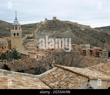 Spanien, Aragon, Provinz Teruel, Albarracin. Panoramablick auf das mittelalterliche Dorf. Stockfoto