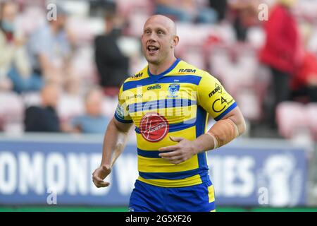 Wigan, Großbritannien. 30. Juni 2021. Chris Hill (8) von Warrington Wolves am 6/30/2021 in Wigan, Großbritannien, im Einsatz. (Foto von Simon Whitehead/ SW Foto/News Images/Sipa USA) Quelle: SIPA USA/Alamy Live News Stockfoto