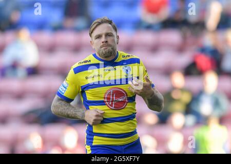 Wigan, Großbritannien. 30. Juni 2021. Blake Austin (6) von Warrington Wolves beim Aufwärmen in Wigan, Vereinigtes Königreich am 6/30/2021. (Foto von Simon Whitehead/ SW Foto/News Images/Sipa USA) Quelle: SIPA USA/Alamy Live News Stockfoto