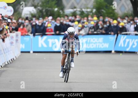 Laval, Frankreich. 30. Juni 2021: Tour de France 2021, Etappe 5, Einzelzeitfahren vom Wechsel nach Laval. Jhoan Esteban Chaves Bike Exchange Credit: Peter Goding/Alamy Live News Stockfoto