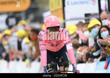 Laval, Frankreich. 30. Juni 2021: Tour de France 2021, Etappe 5, Einzelzeitfahren vom Wechsel nach Laval. Rigoberto Uran Team Bildung First Nippo Kredit: Peter Goding/Alamy Live News Stockfoto