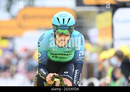 Laval, Frankreich. 30. Juni 2021: Tour de France 2021, Etappe 5, Einzelzeitfahren vom Wechsel nach Laval. Alexey Lutsenko Team Astana im Ziel. Kredit: Peter Goding/Alamy Live Nachrichten Stockfoto