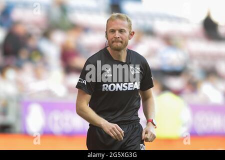 Wigan, Großbritannien. 30. Juni 2021. Schiedsrichter Robert Hicks im Einsatz in Wigan, Vereinigtes Königreich am 6/30/2021. (Foto von Simon Whitehead/ SW Foto/News Images/Sipa USA) Quelle: SIPA USA/Alamy Live News Stockfoto