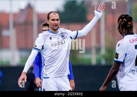 Knokke Heist, Belgien. 30. Juni 2021. KNOKKE-HEIST, BELGIEN - 30. JUNI: Bas Dost des Club Brugge während des Vorsaison-Freundschaftsspiel zwischen Club Brugge und NK Lokomotiva Zagreb am 30. Juni 2021 im Komplex Molenhoek in Knokke-Heist, Belgien (Foto: Jeroen Meuwsen/Orange Picics) Credit: Orange Pics BV/Alamy Live News Stockfoto